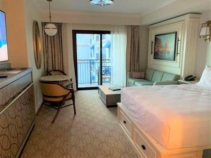standard deluxe room at riviera resort