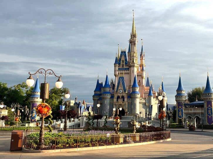 magic kingdom guide Cinderella castle