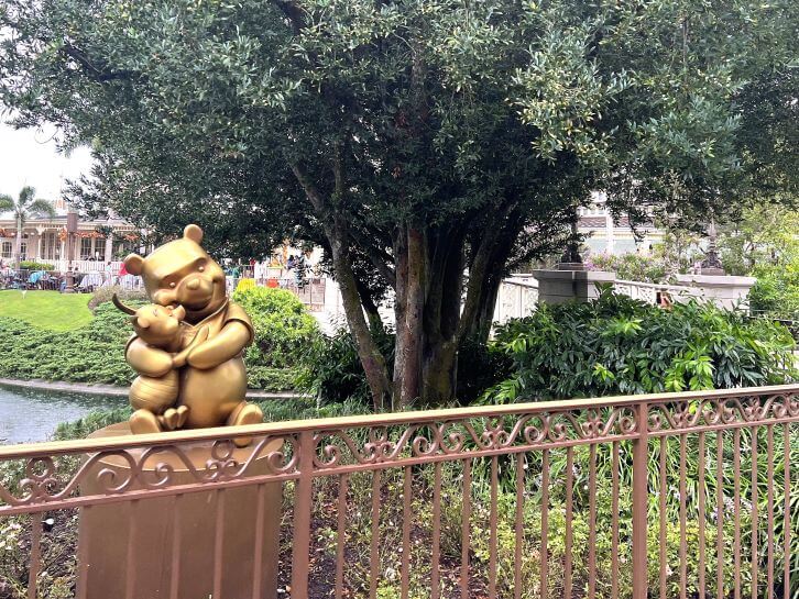 winnie the pooh statue at magic kingdom